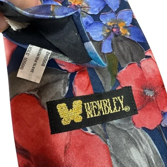 Wembley Floral Men’s necktie tie made in the USA - Picture 3 of 3